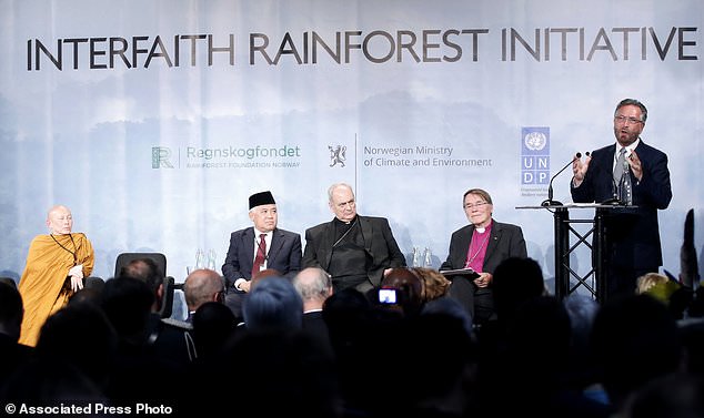 Tokoh Agama dan Masyarakat Adat Serukan Penyelamatan Hutan Hujan Dunia